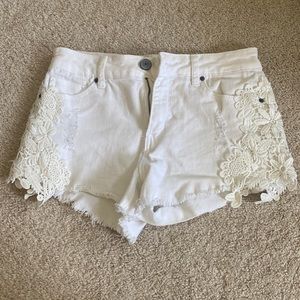 Vanilla Star White Jean Shorts. Floral Design.